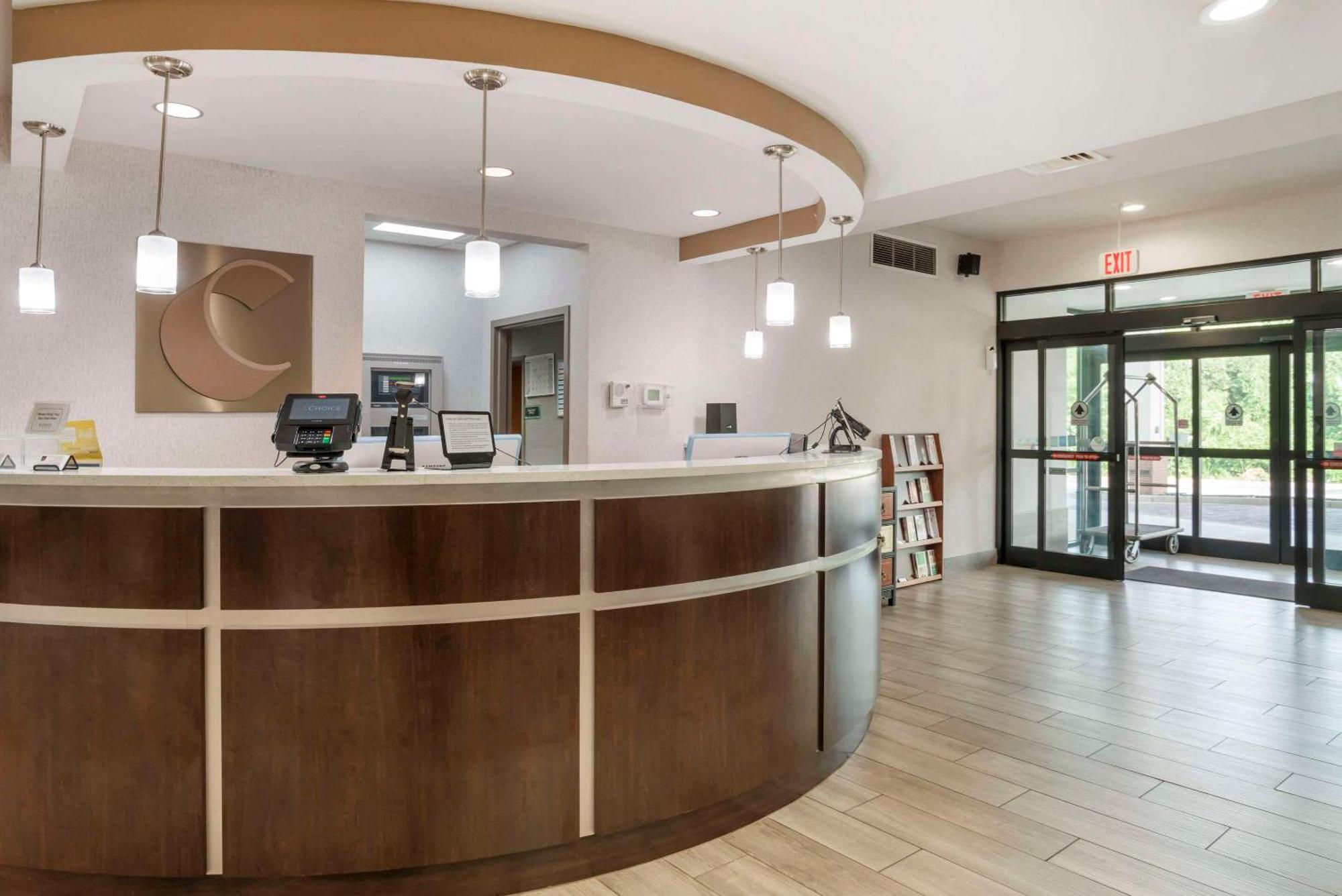 西门广场康福特套房酒店 斯帕坦堡 外观 照片